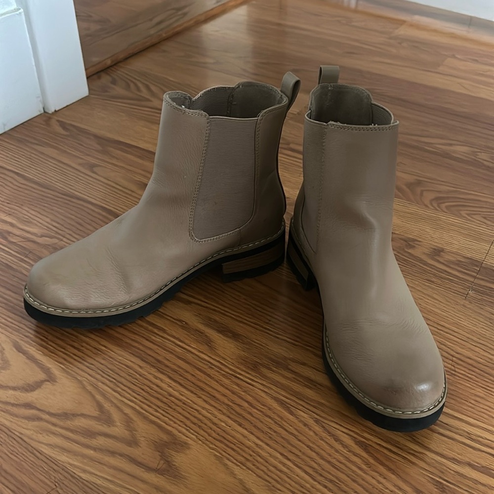 Tan Chelsea Boots
